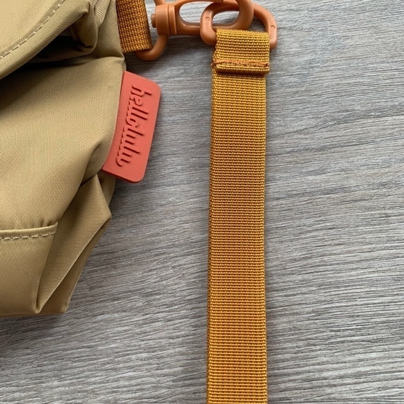 NWOT Hellolulu Tan Wristlet - Picture 5 of 8